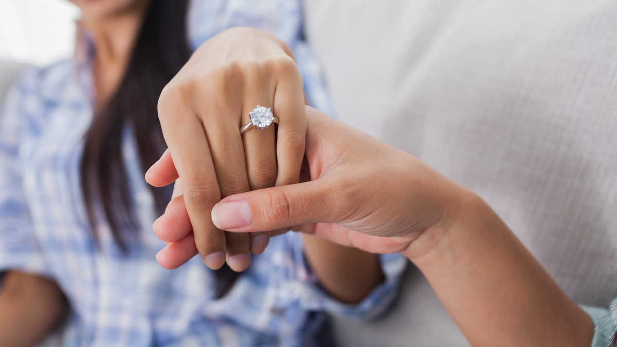 2 Carat Lab Grown Diamond Engagement Rings: Size, Price and Quality Guide